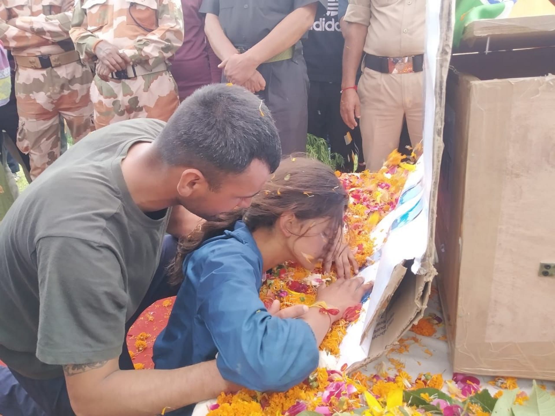 Martyr Major Nandan Singh Chamyal Dead body reached home children cry for father