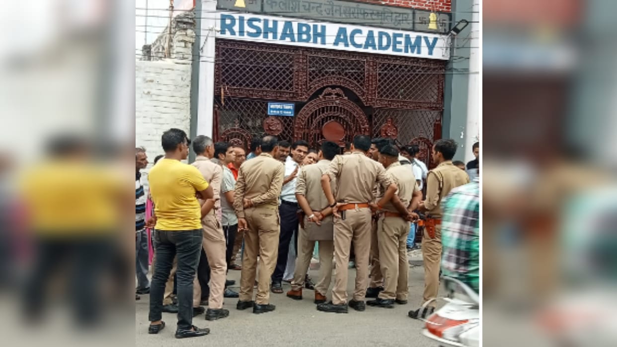 Meerut: Teacher molested a Female teacher in the school, victim called the police