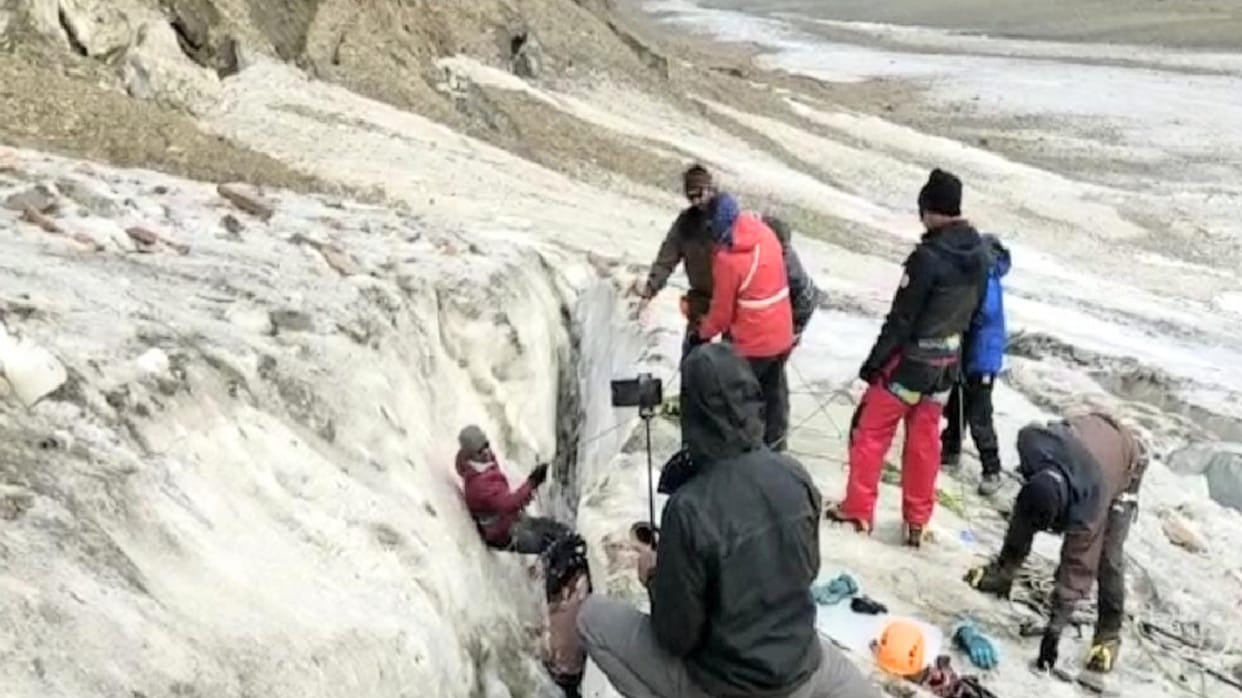 Keylong: Mountaineer's body pulled out from 20 feet deep snow gorge, rescue team walked 17 km