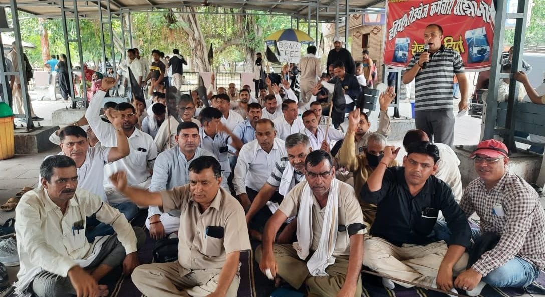 Roadways employees protested for two hours in protest against privatization