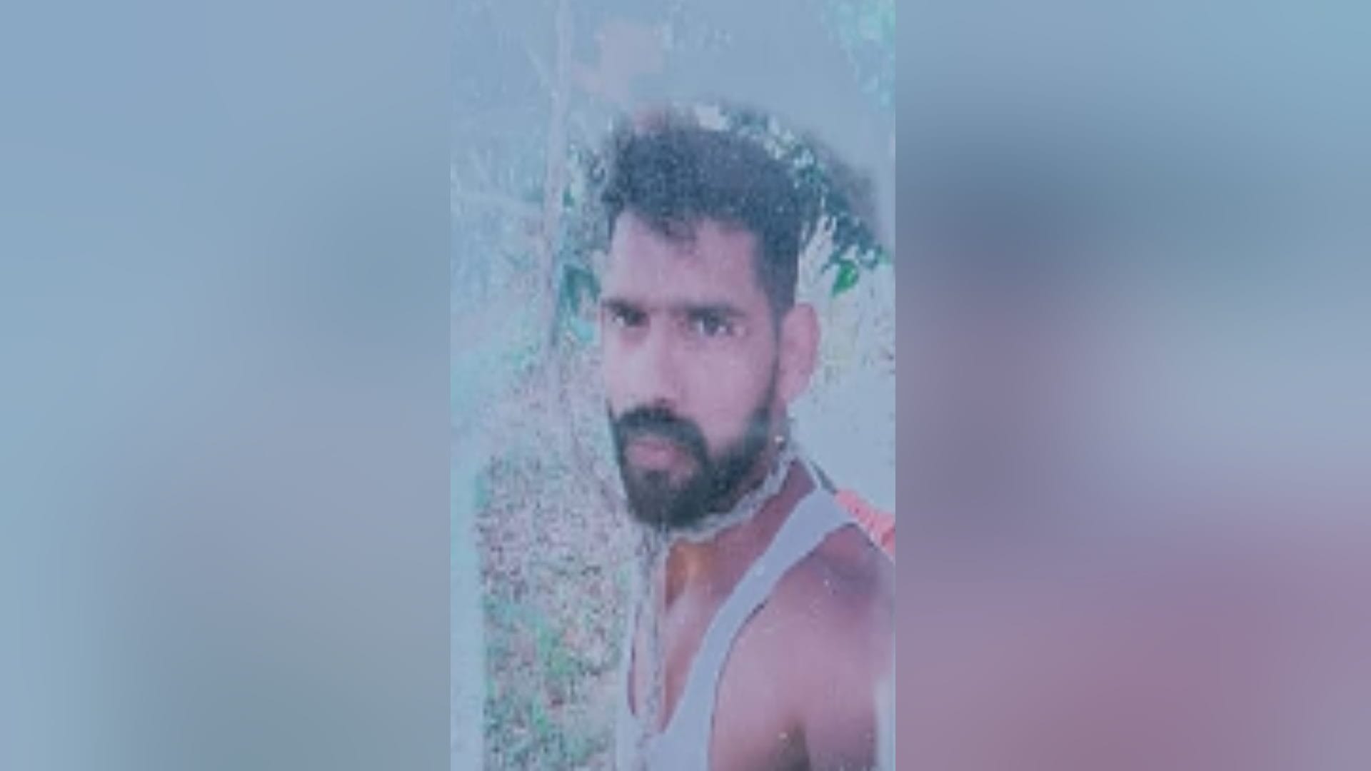 Shamli News: A youth has suicide by hanging after last selfie of life sent to brother