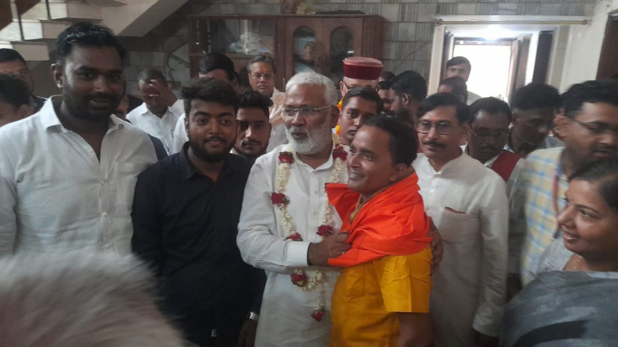 Jal Shakti Minister Swatantra Dev Singh reached PMO office In varanasi