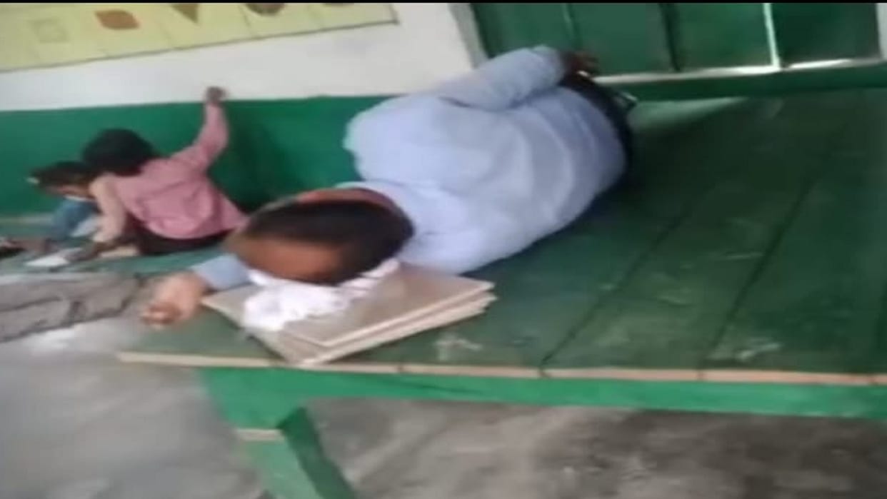 Video of assistant teacher sleeping in class goes viral, BEO started investigation