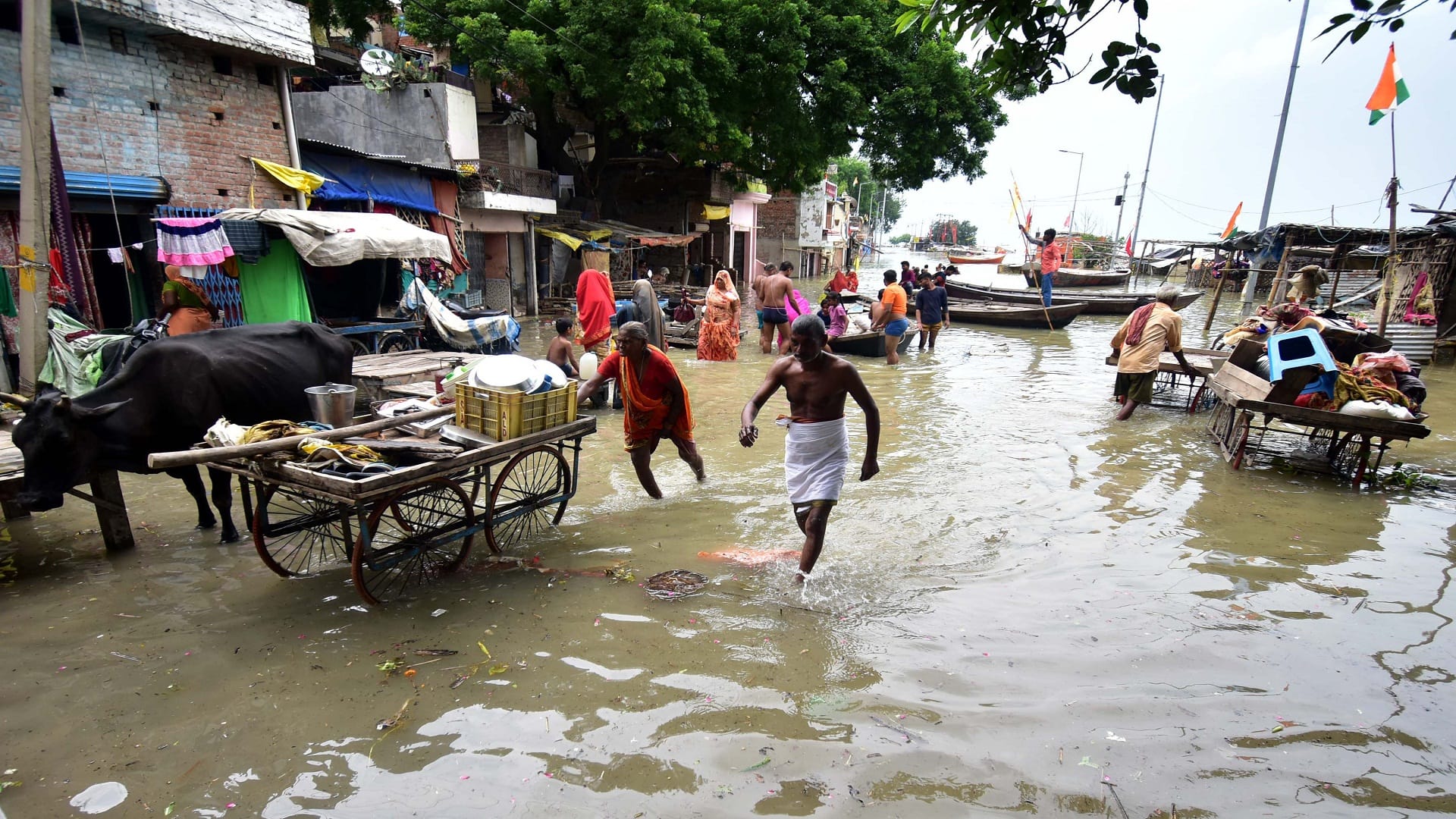 Water level is rising rapidly, Ganga Yamuna nearing danger mark