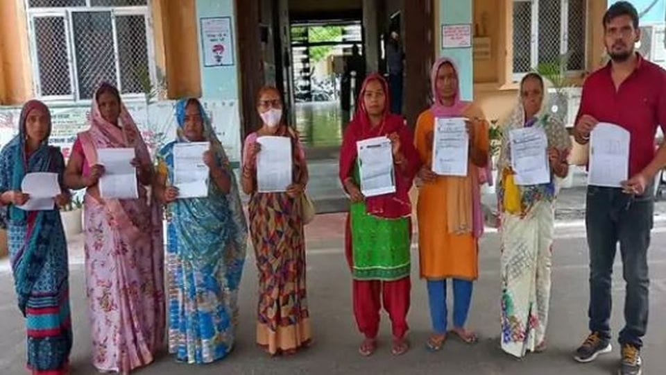 people protest against water bill in Municipal Corporation Agra