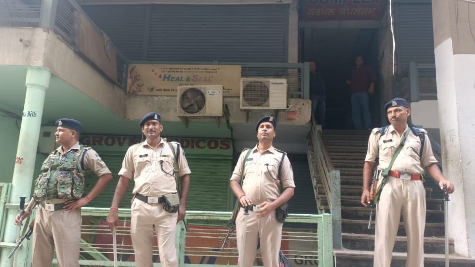 Income Tax Department raided medical businessmen of Pindi Street in Ludhiana