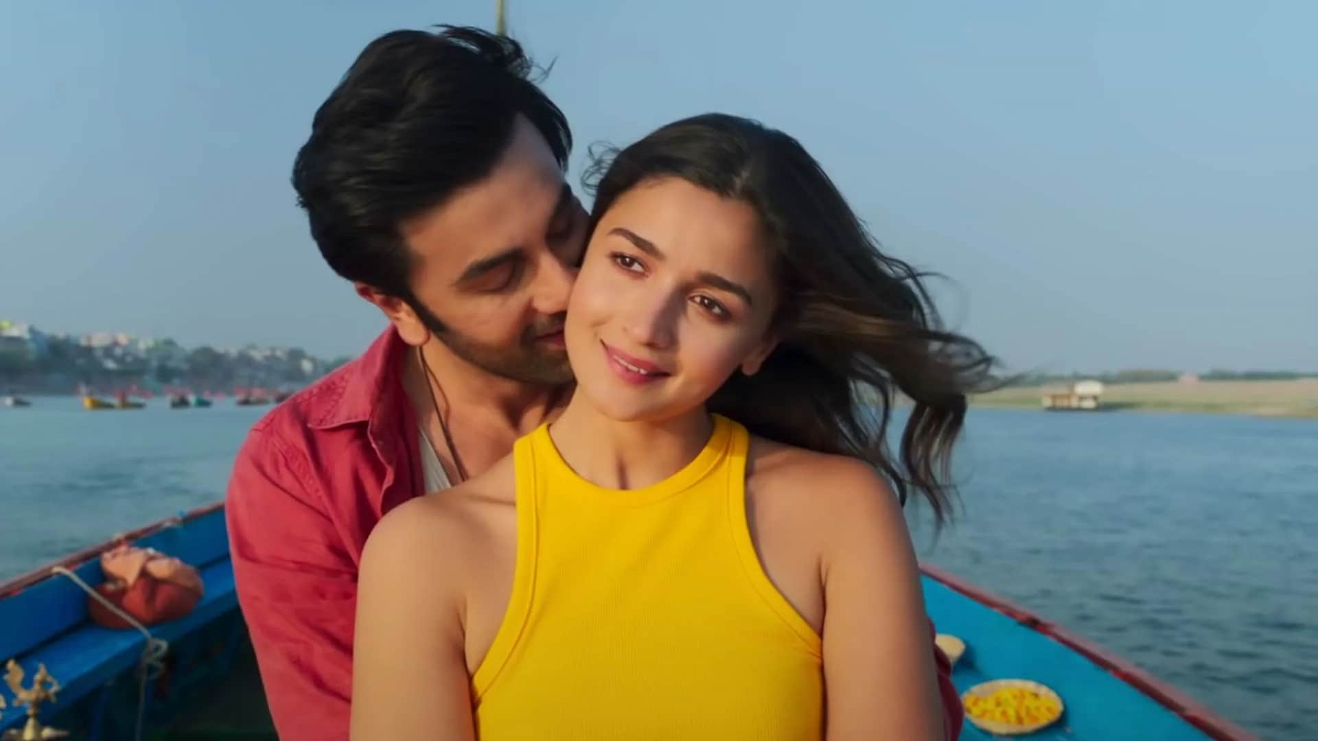 ranbir kapoor gifted 10 lakh rupees handbag to wife alia bhatt on 1st wedding anniversary