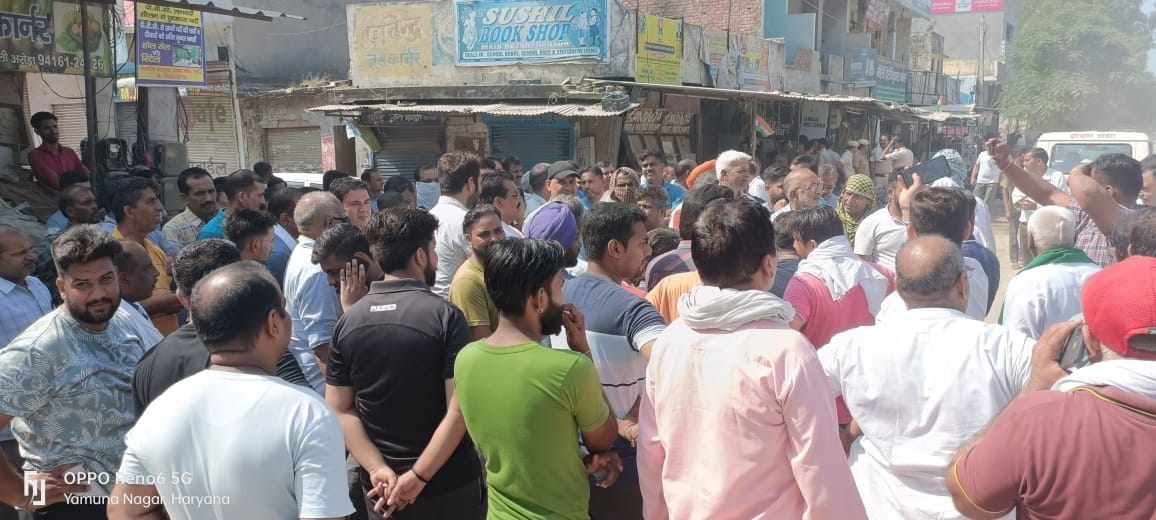 Jammed with farmers by closing shops