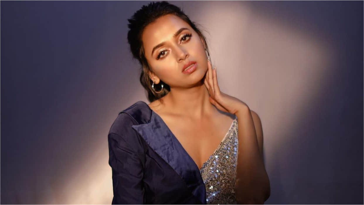 tejasswi prakash share pics in shimmer silver mini dress looks stunning
