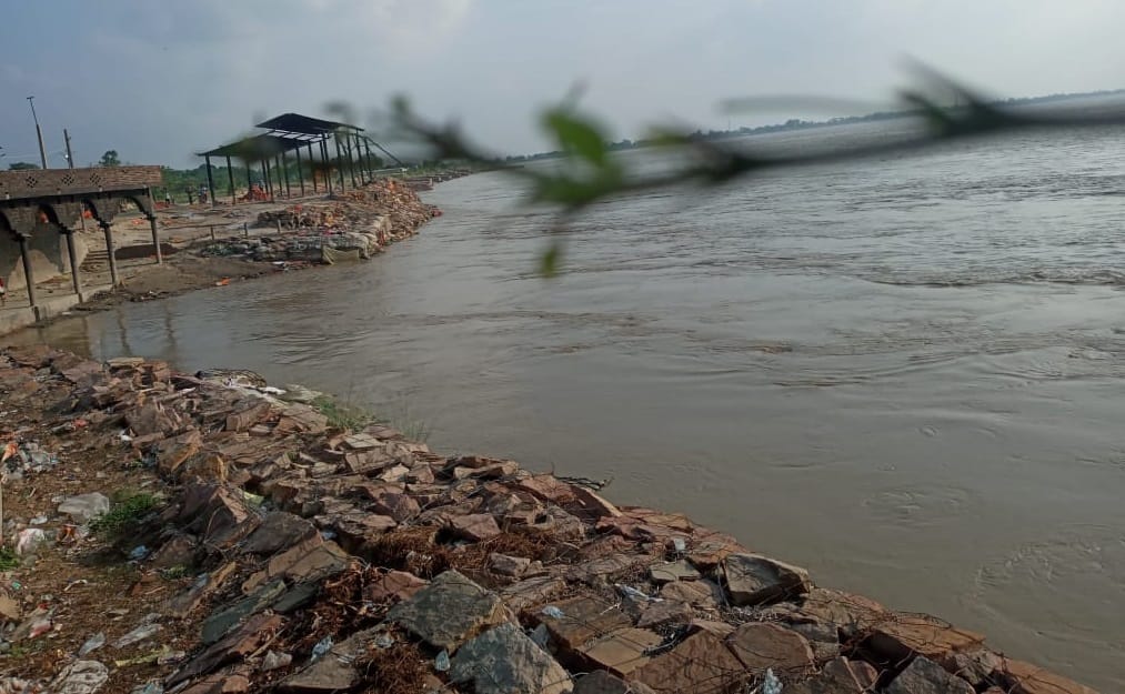 Saryu moving fast towards the danger mark