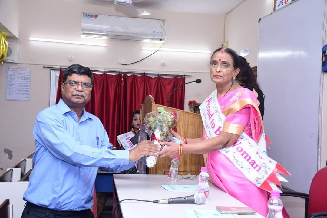 Women’s Equality Day 72 Year Old Woman Usha Shrivastava Starts online Food Business Got Idea From Husband