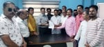 हाउस टैक्स में बेतहाशा वृद्धि के विरोध में नगर आयुक्त गौरव राठी को नगर निगम में ज्ञापन देते उत्तर
