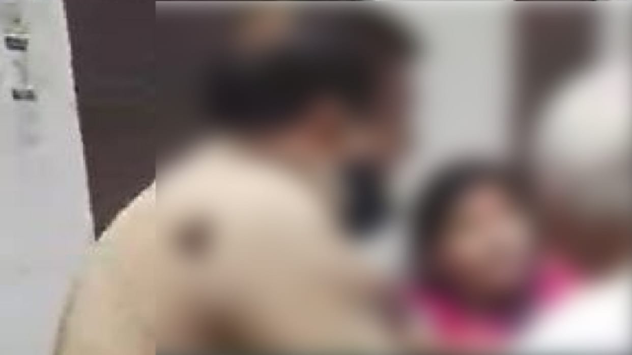 UP Crime: Woman has beaten up Sambhal Police in Najibabad of Bijnor District