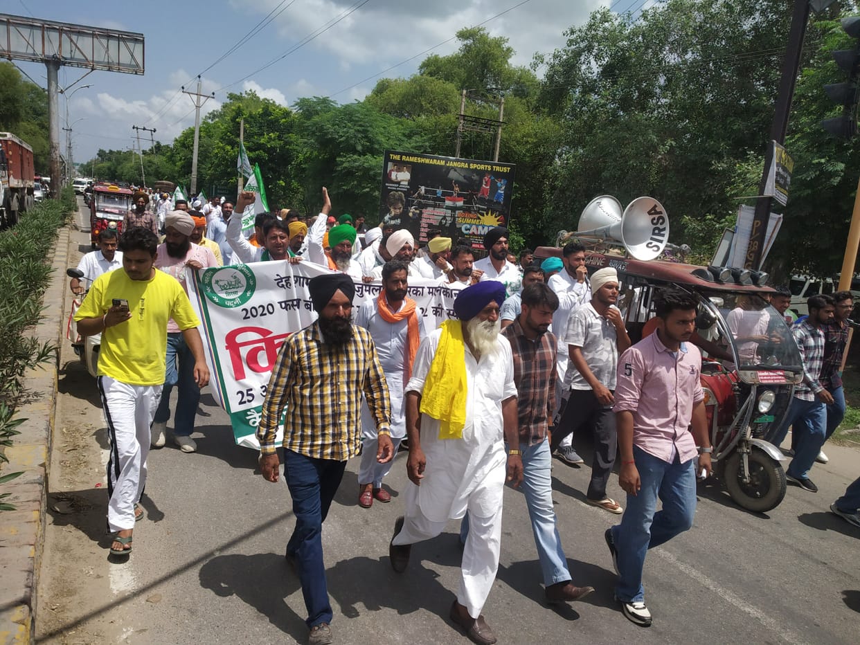 Farmers demonstrated and staged a sit-in near the Power Minister's residence
