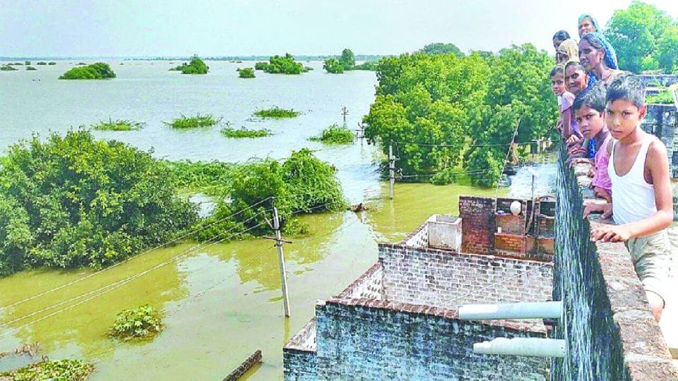 Chambal floods broke the record of 26 years water level seven meters above danger mark in Pinahat Agra