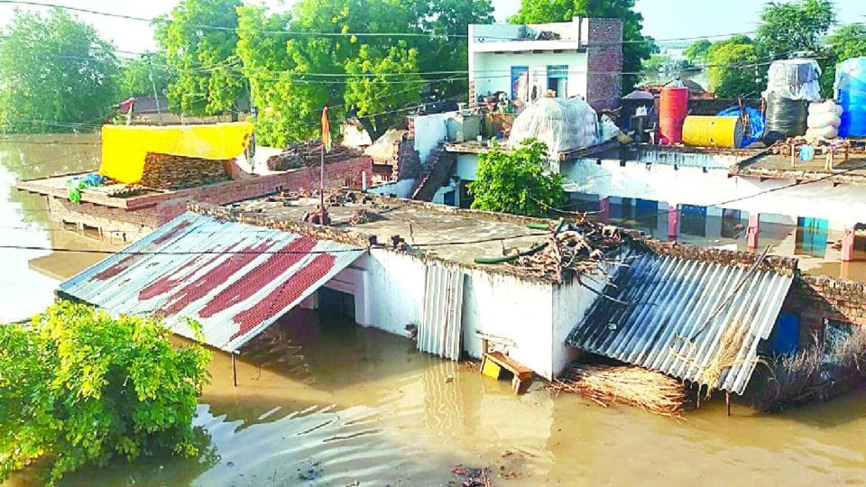 Chambal floods broke the record of 26 years water level seven meters above danger mark in Pinahat Agra