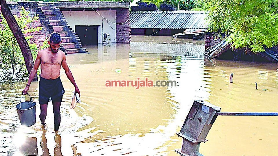 villagers left villages due to Chambal floods in Bah and Pinahat