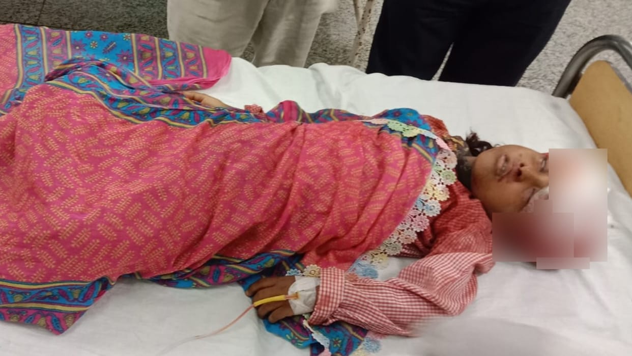 girl student injured after Brick fell from third floor of building under construction in Gorakhpur