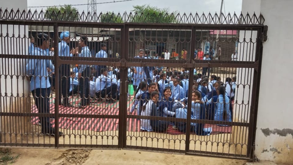 Villagers protest against non-appointment of science teacher in village Chandad Kalan of Tohana