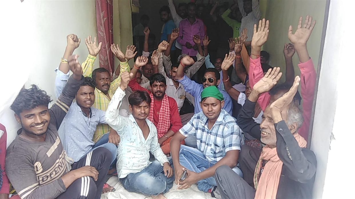 Hathras: Villagers surrounded SDO office, protested