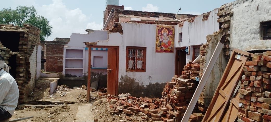 Hathras: Homeless people demand compensation for house construction