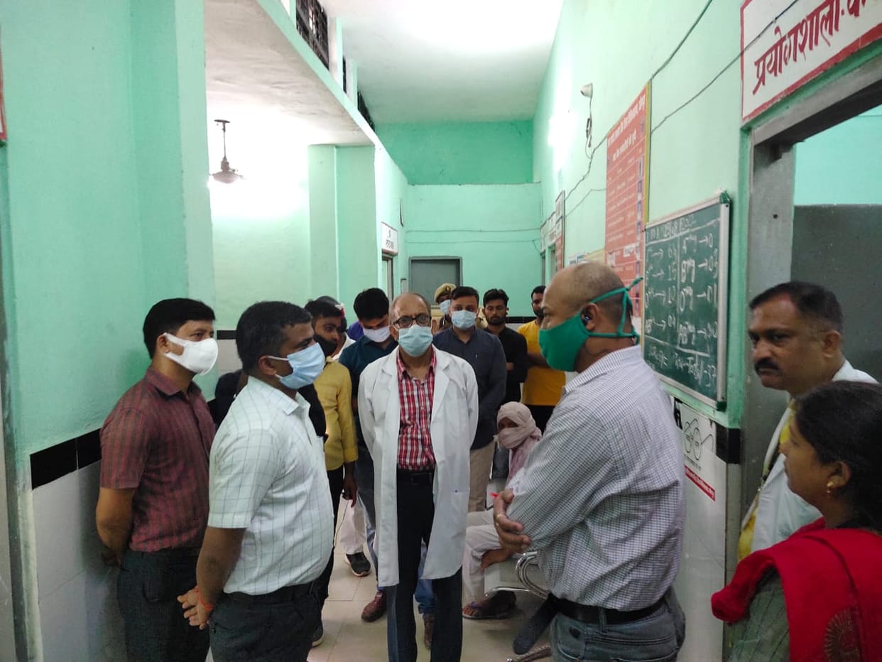 DM manish kumar verma  became angry after seeing mess in jaunpur district hospital,