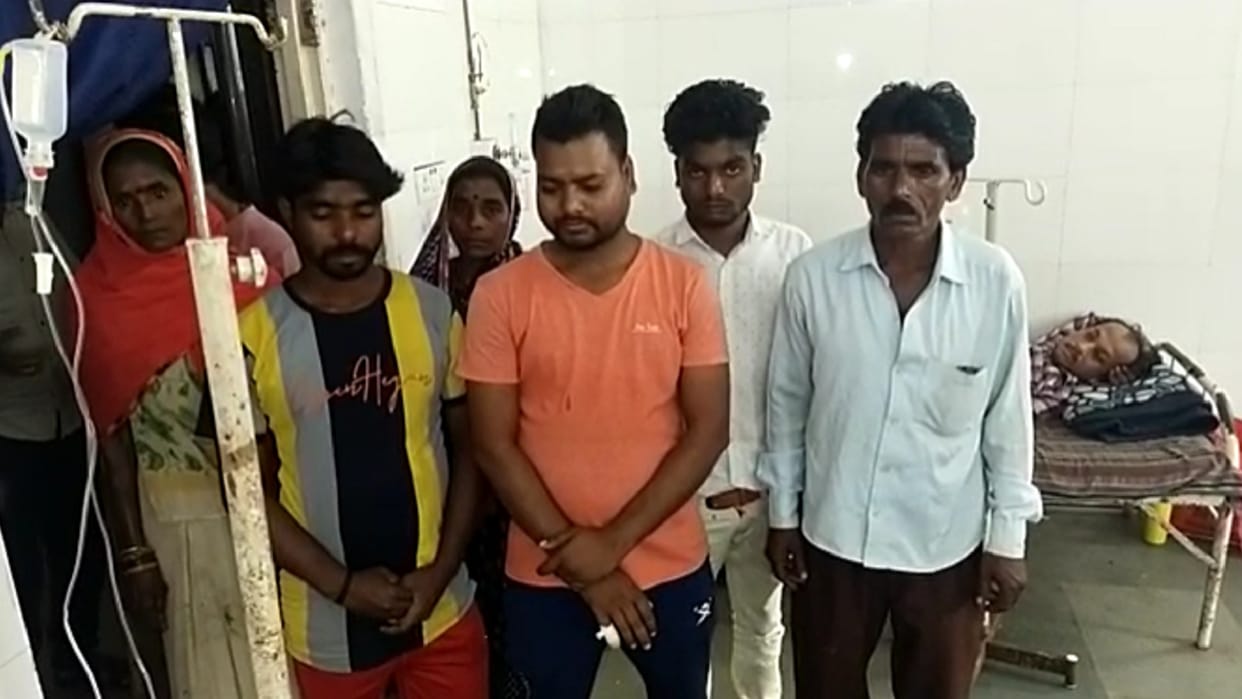 In Umaria, the family members of the former Congress councilor were beaten up by entering the house