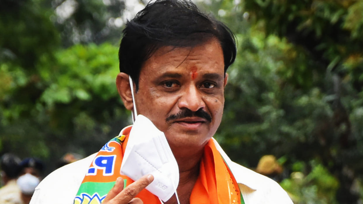 Karnataka Minister to file Rs 50 crore defamation case against contractors body over graft charge
