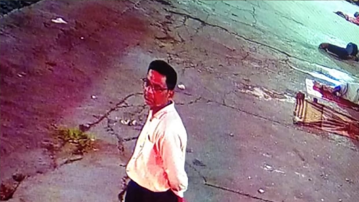 Mathura Railway Station man who stole child caught in cctv