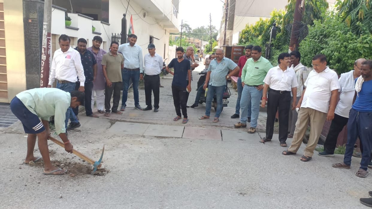 Question on quality, construction of road stopped in Man Sarovar Colony