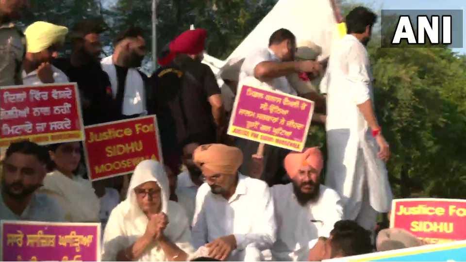 Family members of Sidhu Moosewala hold candle march in Mansa