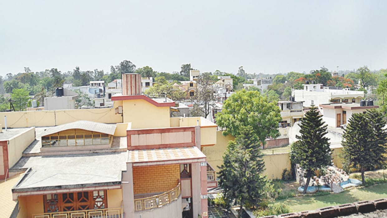 Bungalow 210 B: Ultimatum to vacate 62 rooms in 48 hours, Meerut Cantt Board has done Munadi for Demolition