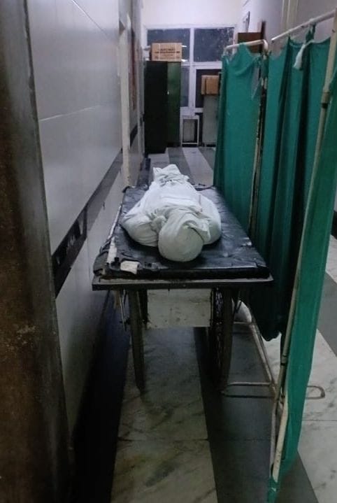 In ward four of PGI, the dead body was kept in the ward of the patients for two days, the patients kept trying to avoid the foul smell by lighting incense.
