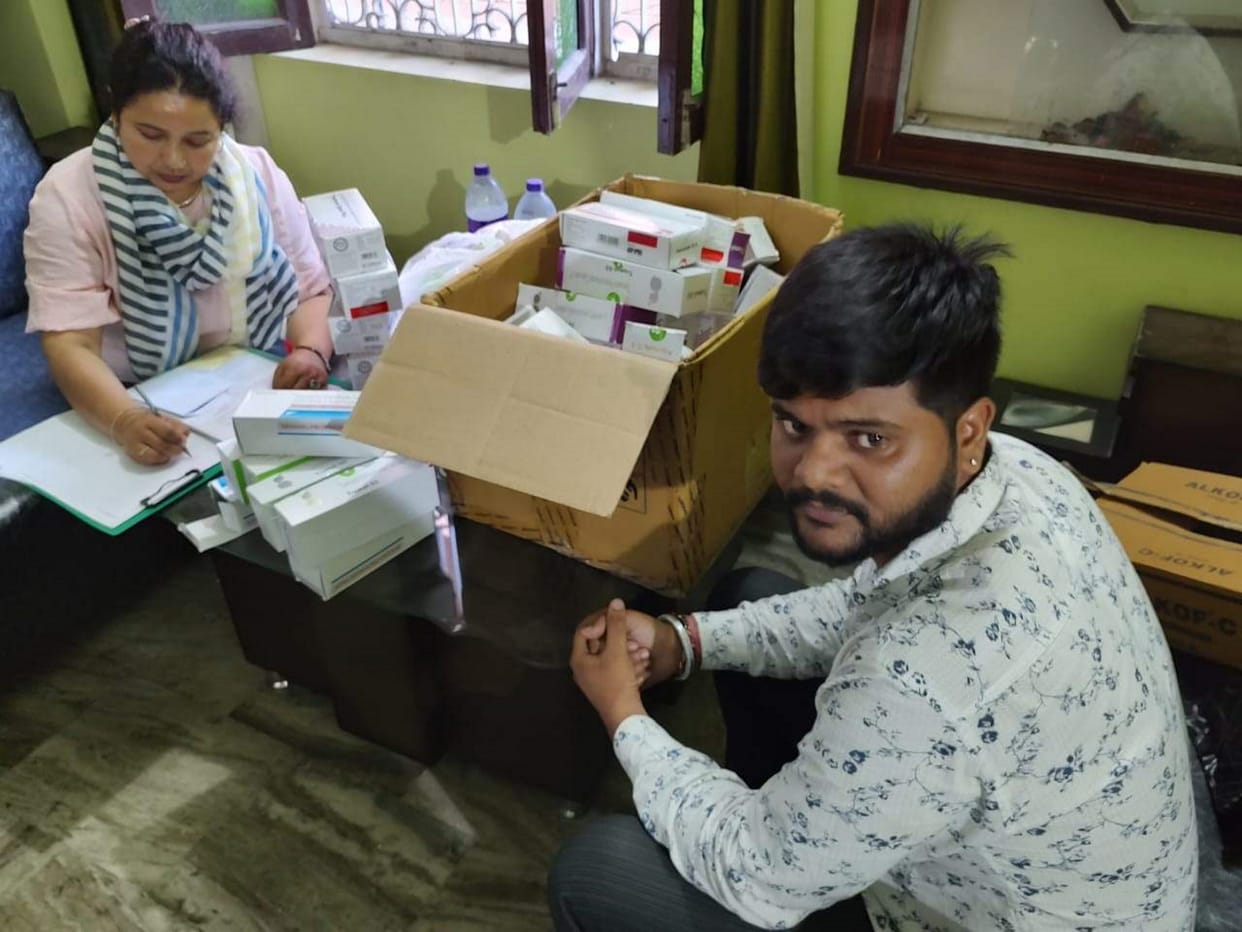 Drug capsules and pills 24 thousand recovered medical store operator