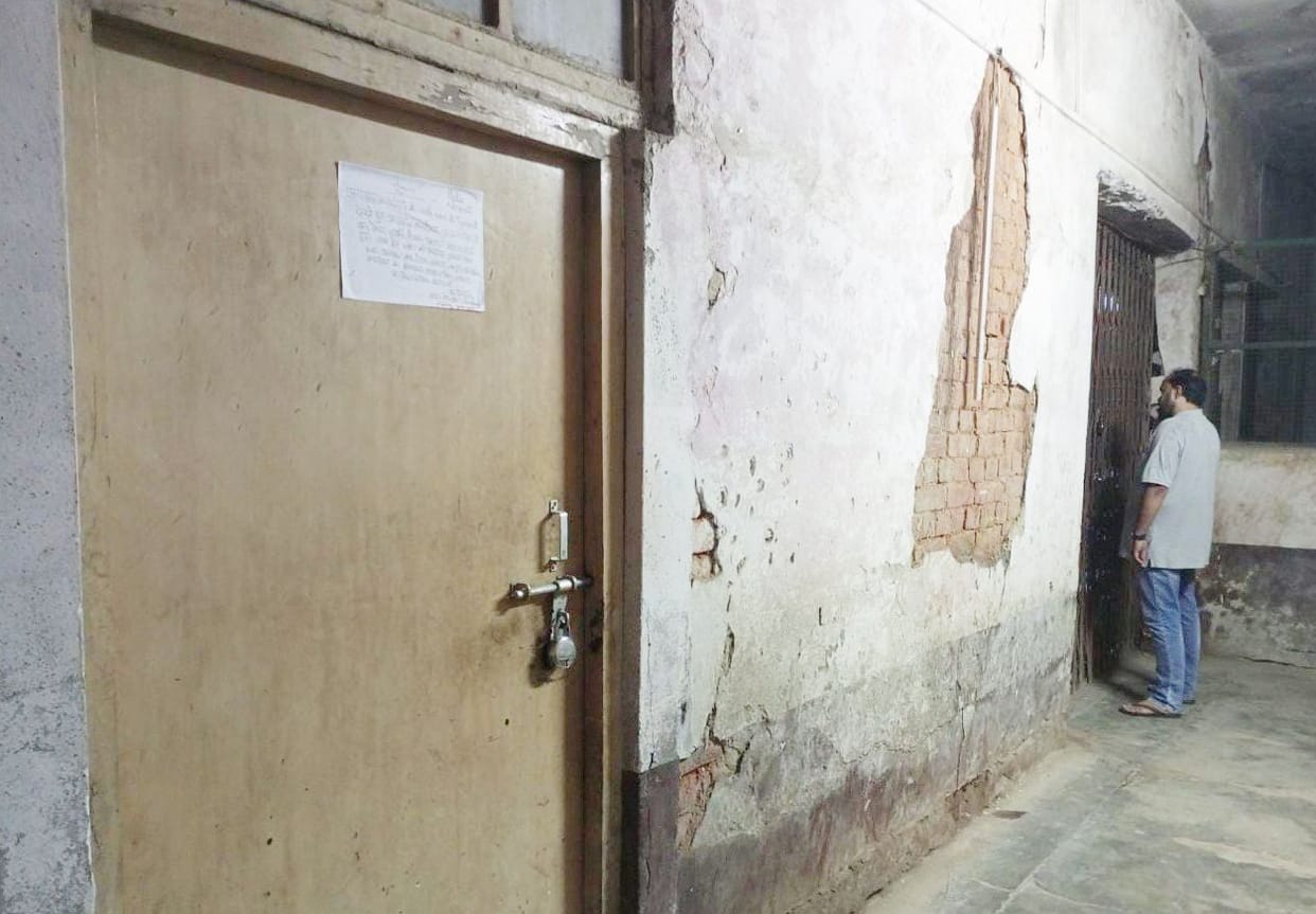 Railway reservation center closed, increased troubles for tickets