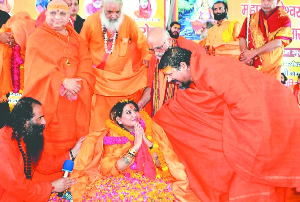 Haridwar News: Sadhvi Sanjananand became  Mahamandaleshwar of Niranjani Akhara