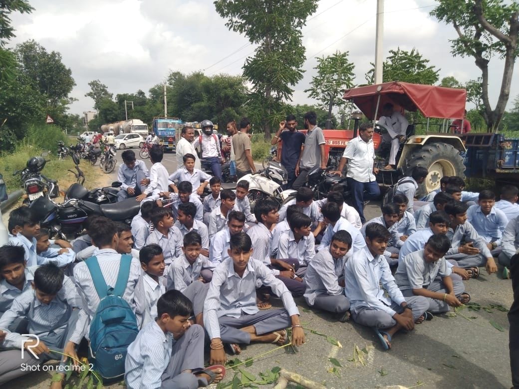 Students locked the school, protested by blocking the road