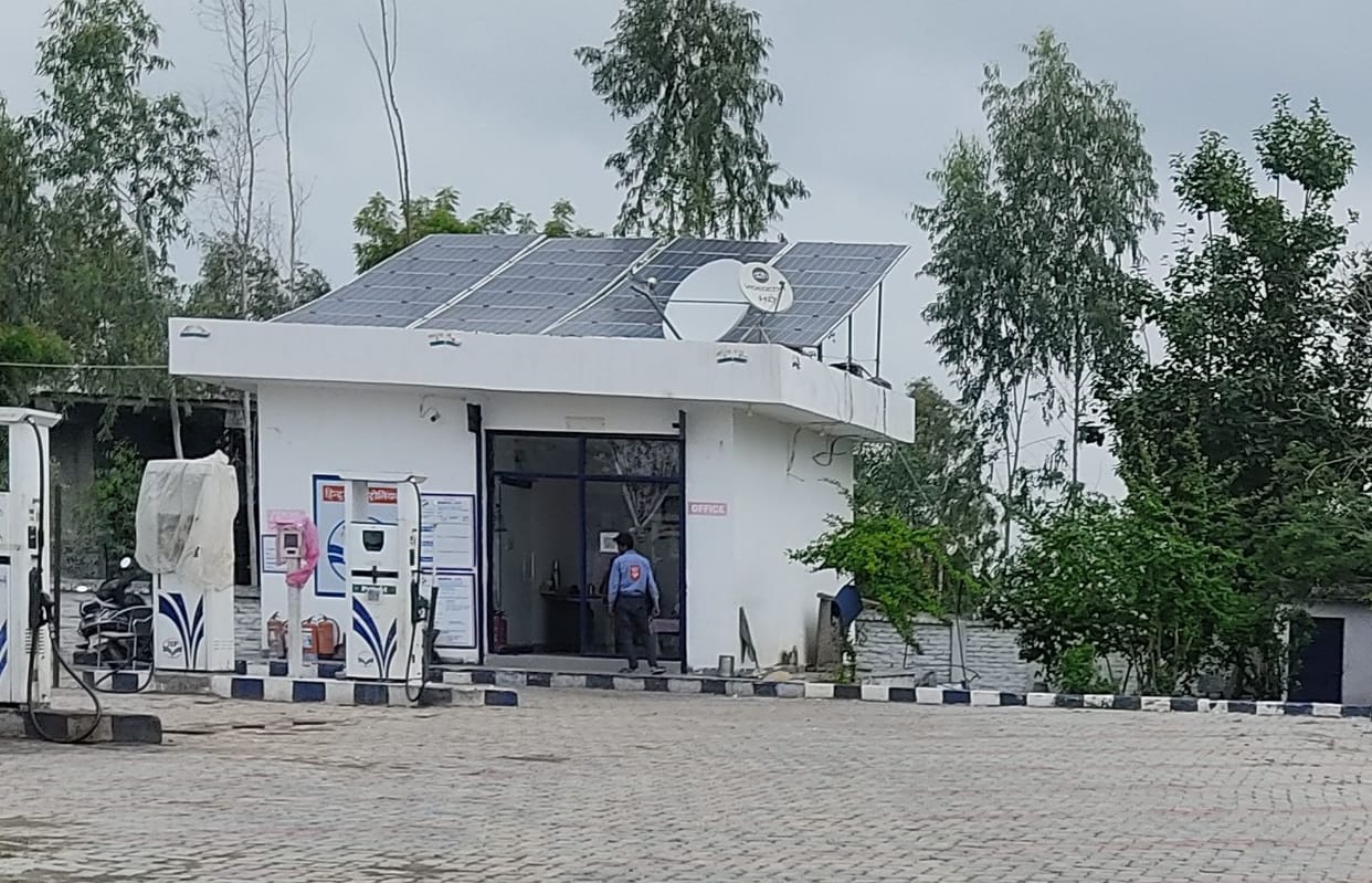 Kanpur Dehat: The miscreants robbed the salesmen at the petrol pump, snatched the mobile of the home guard