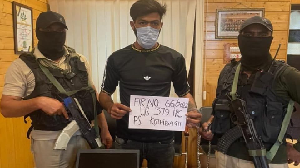Two terrorist helpers caught in Bandipora, youth arrested with fake pistol in Sriganar
