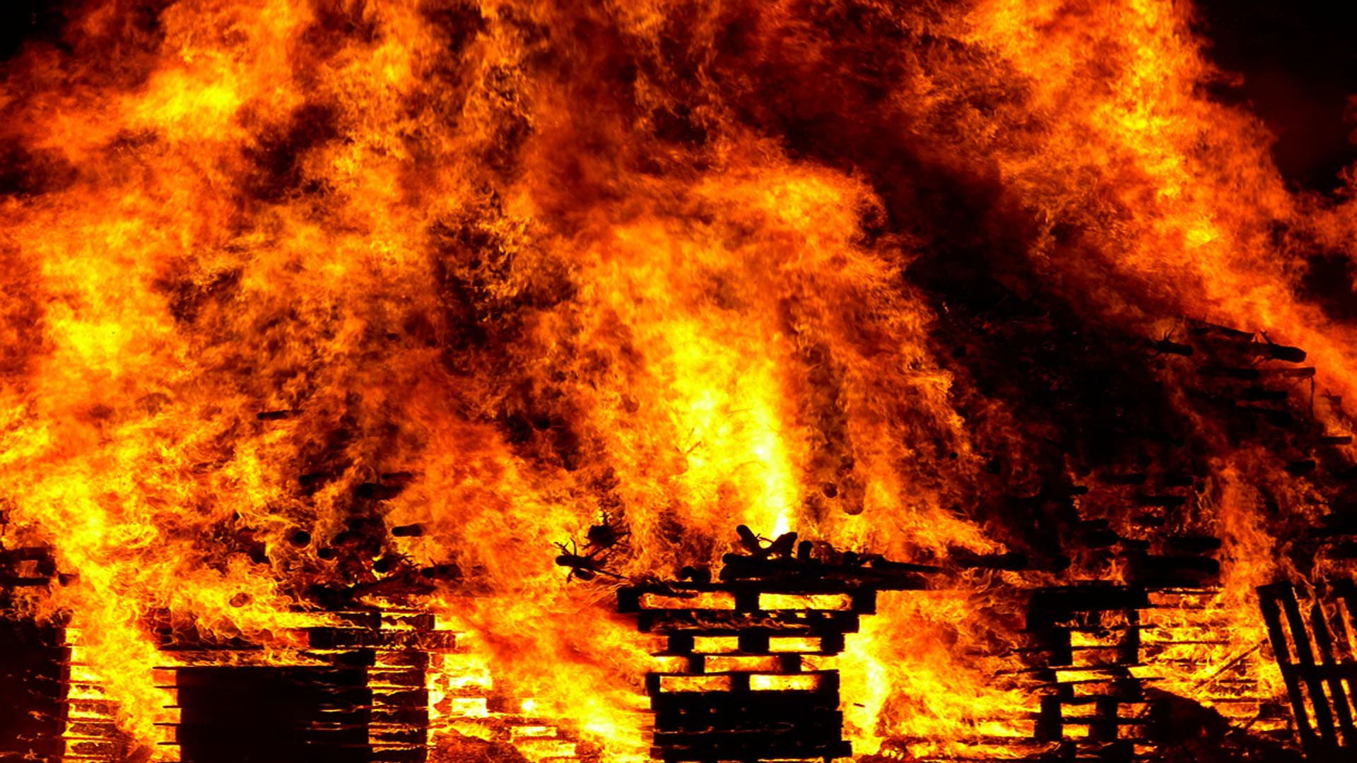 Trending News in Hindi Girlfriend failed in exam then boyfriend burned the school