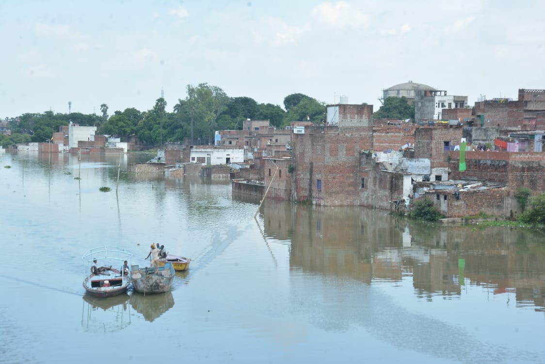 Ganga Water Level LIVE: Gangas water level reached three centimeters above the warning point