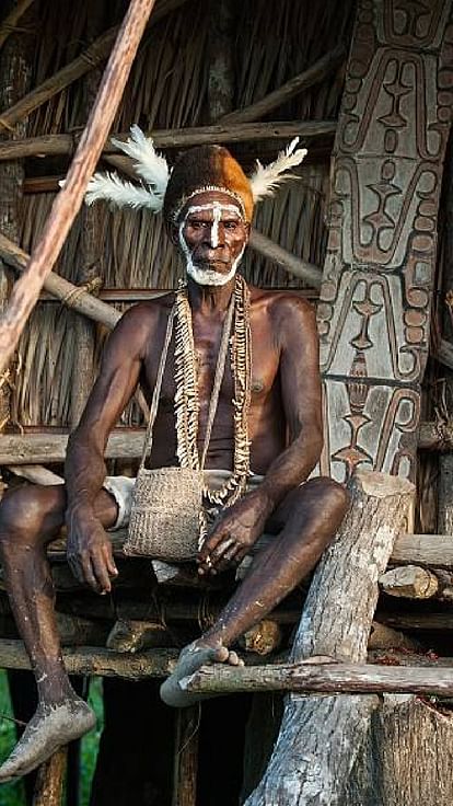 Most Dangerous Tribe: asmat tribe use enemies skull as pillows eat skin after killing