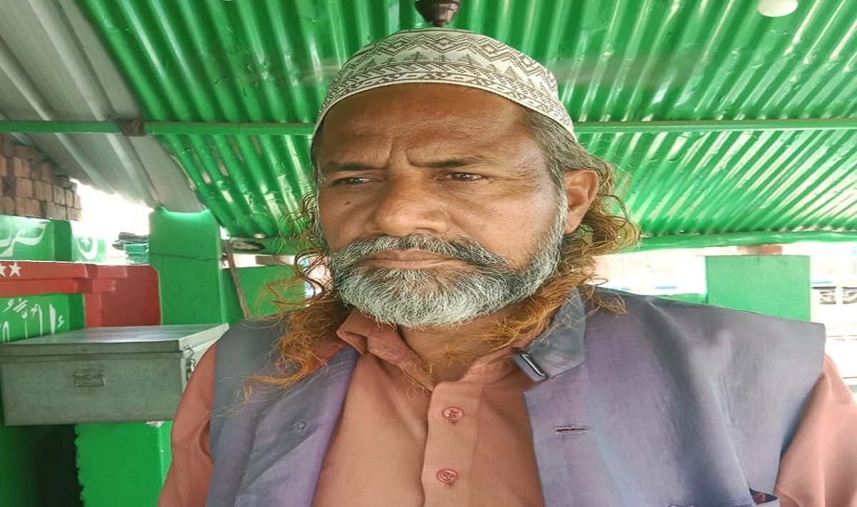 young man suddenly jumped in front of train at pddu nagar station Khadim saved his life