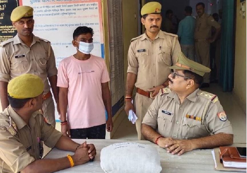 Husband confesses crime in Chandauli said First kills his wife by suffocating her with  pillow
