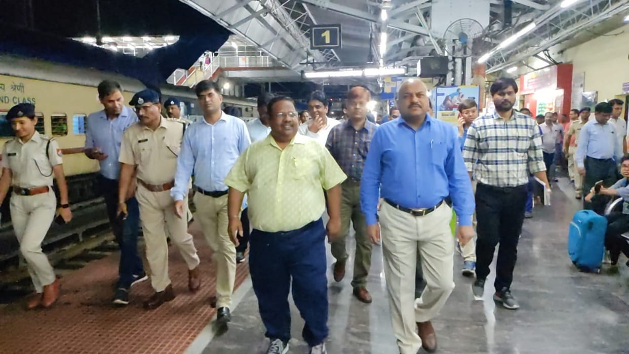 Eastern Railway set up health camp AGM inspected Malda