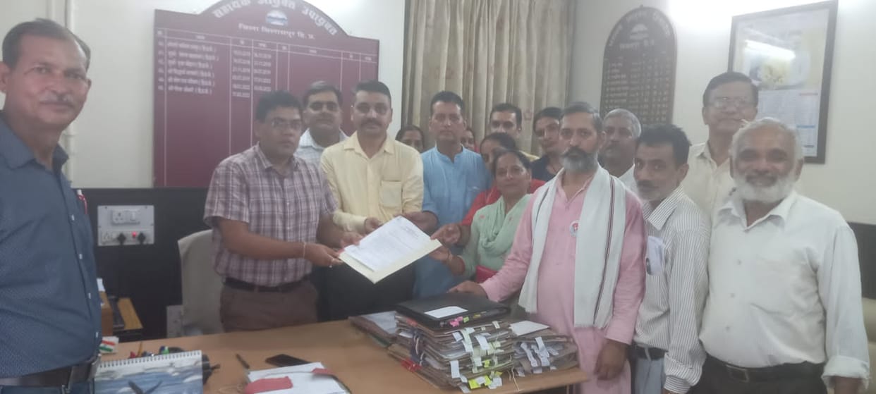 bhartiye kisaan sang strike for their demand in bilaspur