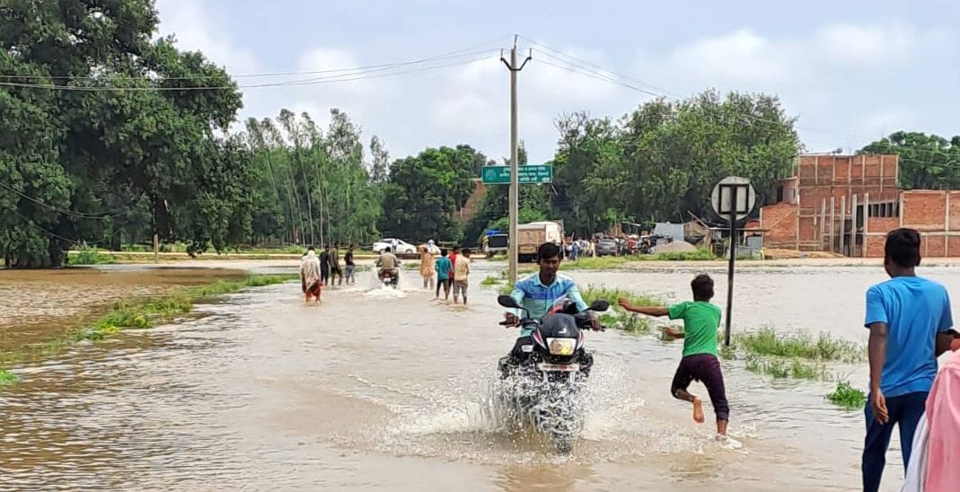 Chitrakoot: Half a dozen contact roads submerged, water entered two dozen villages, four hours of heavy rain increased further difficulties