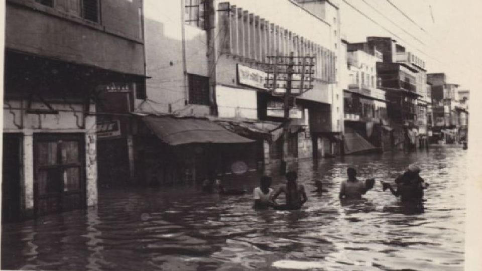 44 years ago steamers ran on the roads in Agra due to yamuna flood