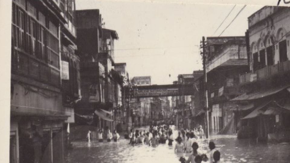 44 years ago steamers ran on the roads in Agra due to yamuna flood