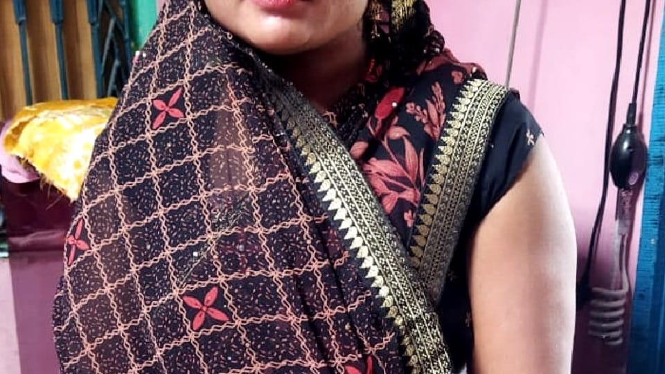 Husband attacked ex-wife with razor in Welcome area delhi